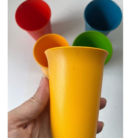 Vtg TUPPERWARE Children Sippy Cup + 4 Classic Bell Tumblers  1318-15 and 109-41 - Picture 5 of 9